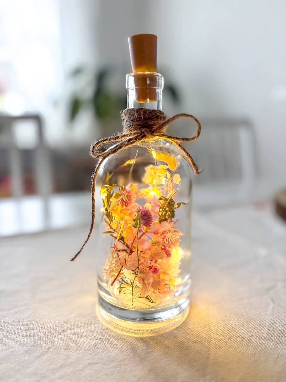 Dekoflaschen beleuchtet mit Trockenblumen groß