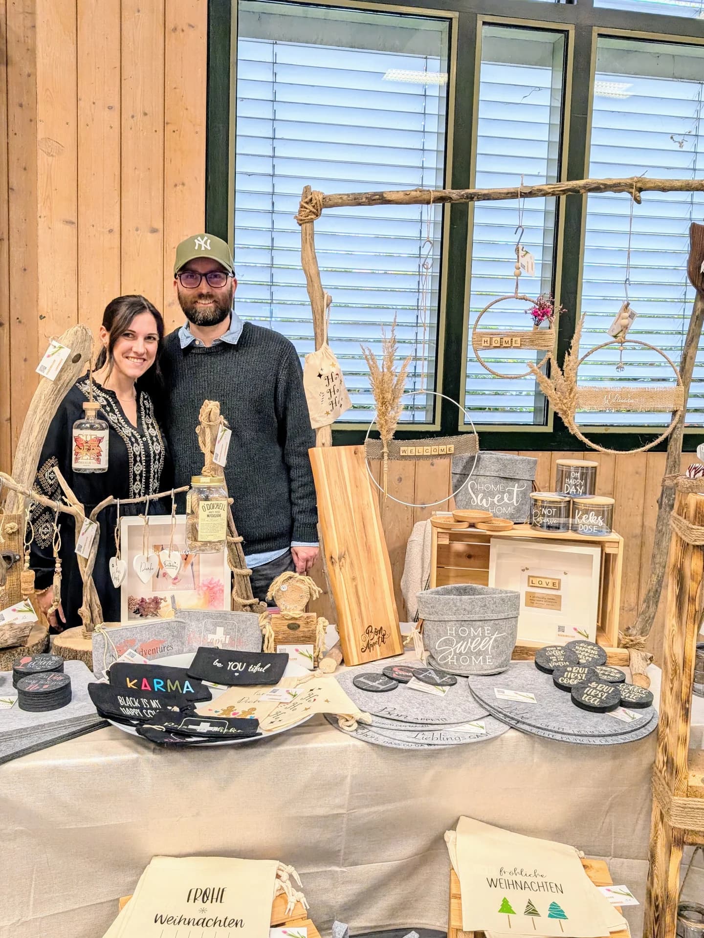 Corinna und Sascha bei der Ausstellung – Grenzenlose Ideenwelt